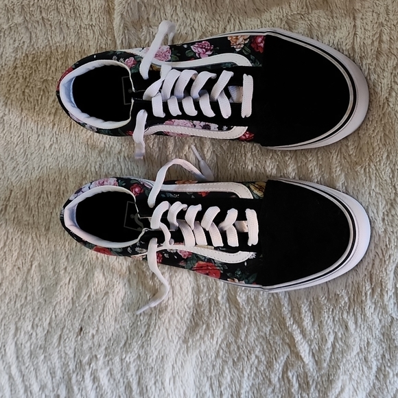 Vans - Picture 3 of 5